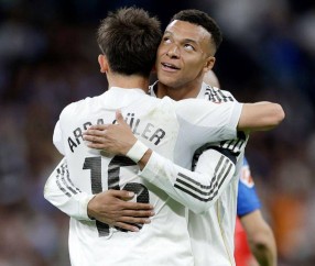 足坛一夜动态：国米3-2科莫冲双冠王，切尔西0-3造百年耻辱纪录